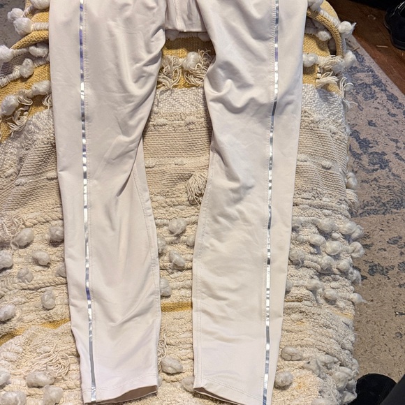 Nike women’s Leggings with Silver Accents - Picture 2 of 6